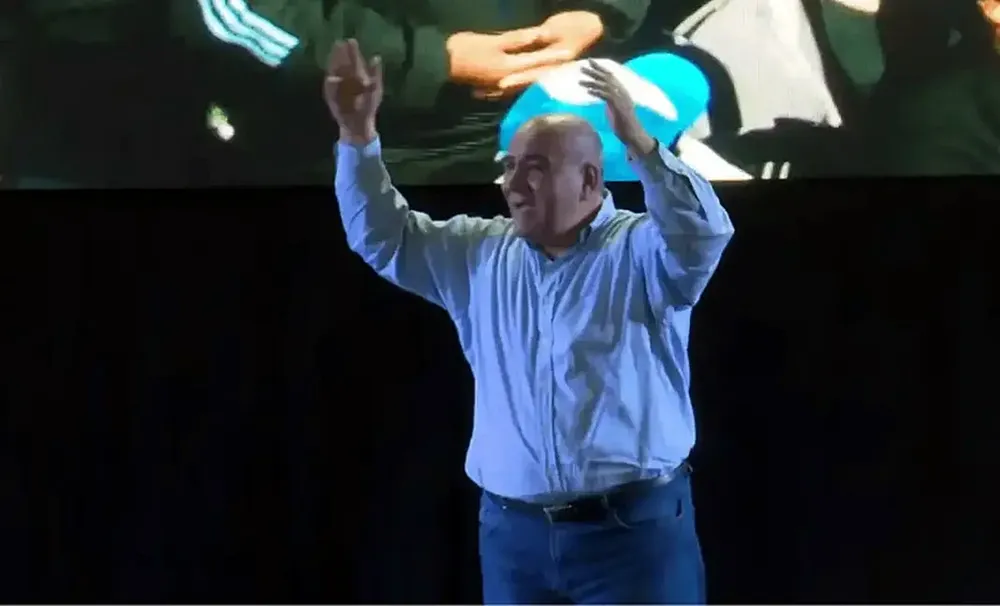 MANZUR HOY